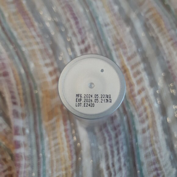 Holika Holika Naked face balancing primer - Picture 2 of 4